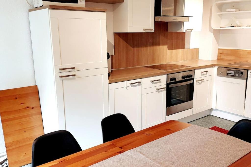 Zentrale Ferienwohnung - Direkt Am See Und Schloss Шверин Екстериор снимка