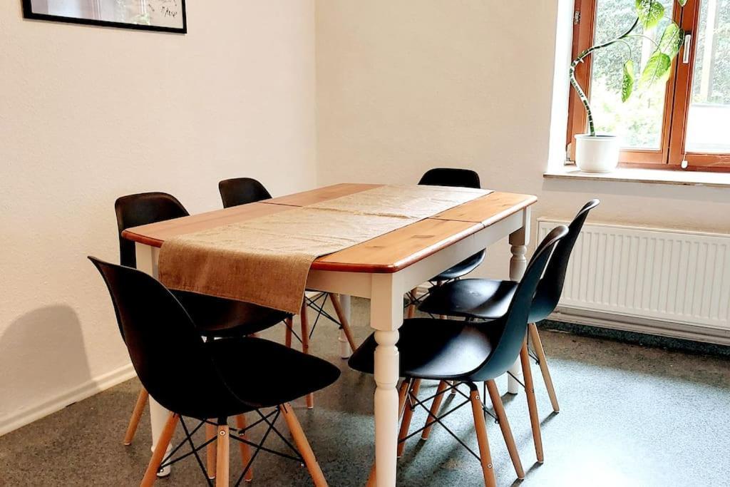 Zentrale Ferienwohnung - Direkt Am See Und Schloss Шверин Екстериор снимка